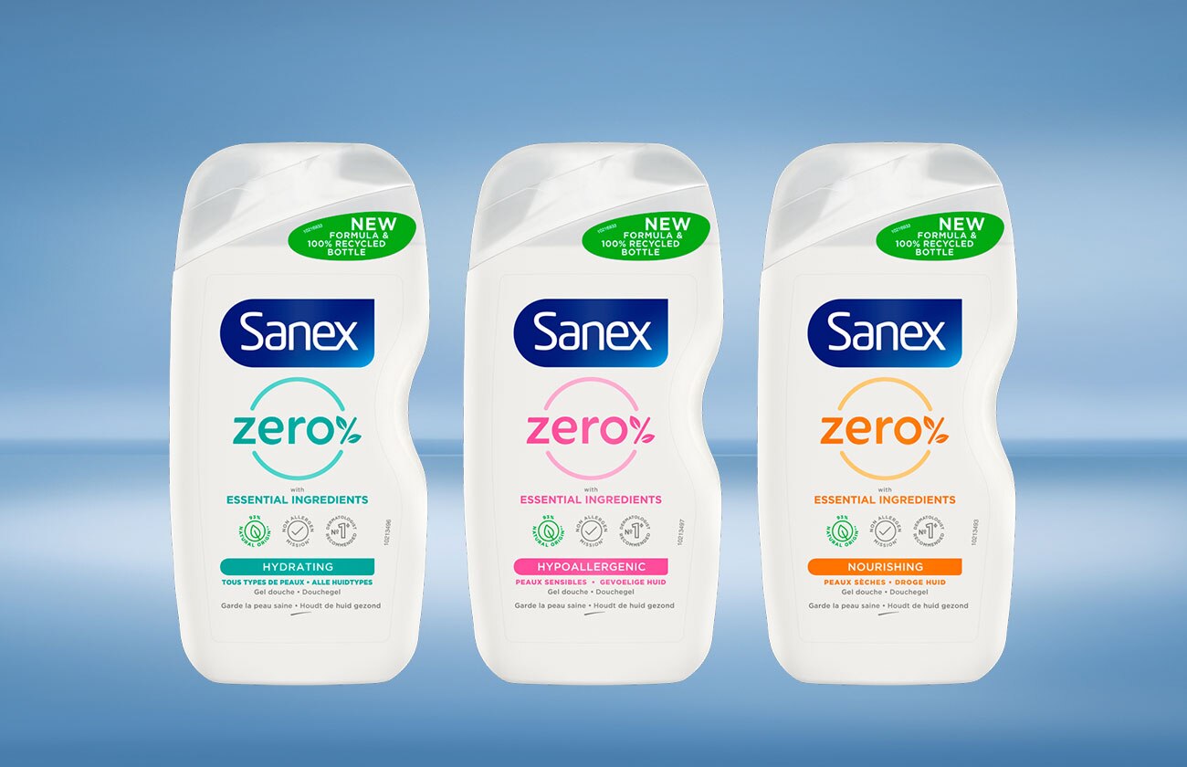 Drie varianten van Sanex Zero% douchegel op een rij: Hydrating met een blauwgroen accent, Hypoallergenic met een roze accent, en Nourishing met een oranje accent.